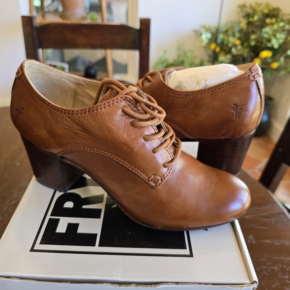 NWT FRYE Stella Oxford Leather Heeled Shoes 6.5